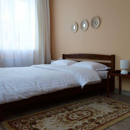 Central Comfortable One-Bedroom Apartment Κισινάου Εξωτερικό φωτογραφία
